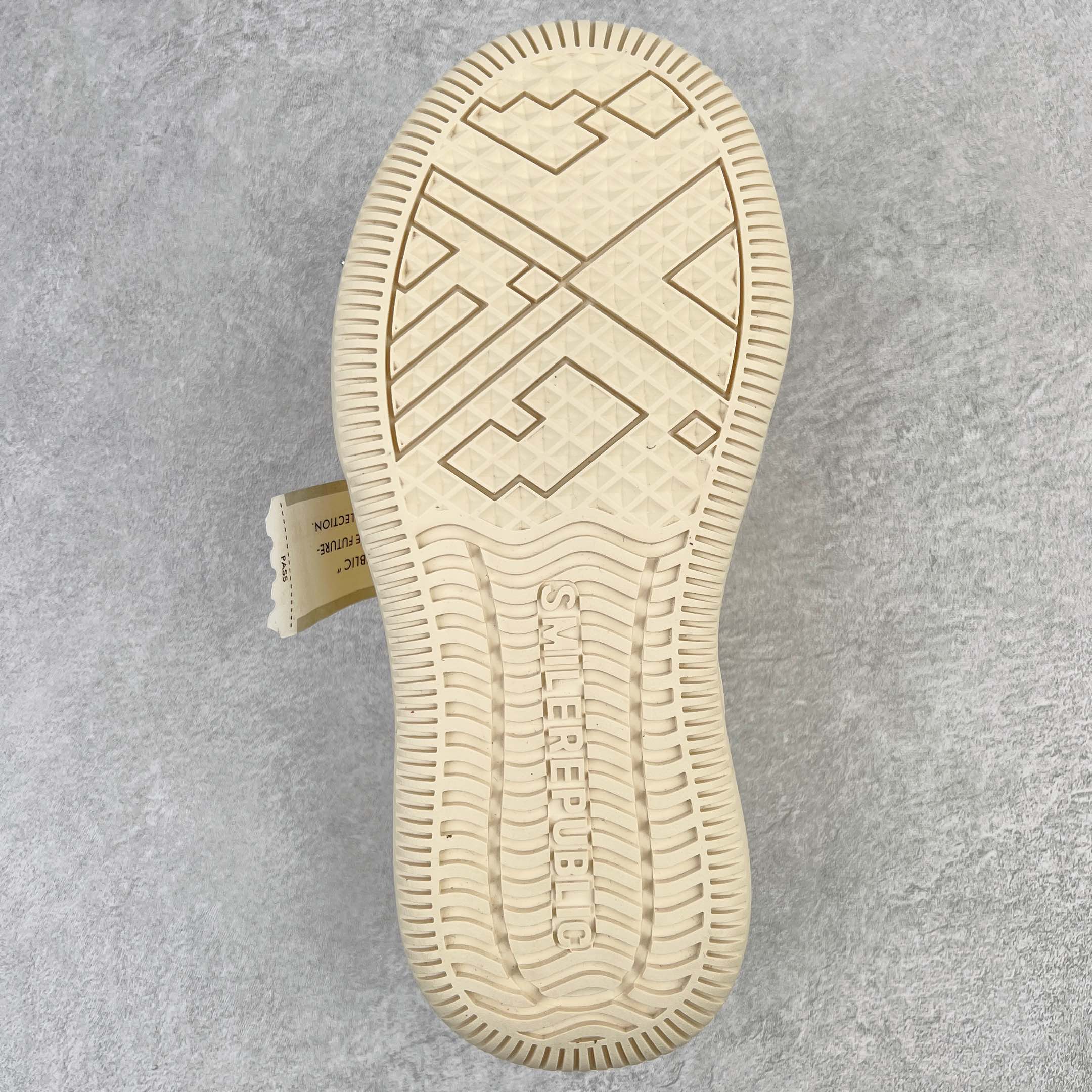 图片[9]-＃开春福利 SMILEREPUBLIC檀健次同款经典新款起司猫低帮开口笑厚底帆布鞋 新晋街头鞋履品牌SMILEREPUBLIC Canvas 系列 以 SMILE 为灵感来源 捕捉潮流 主打柔软的帆布设计 有裁切的羊毛流苏与独特编织技艺 超软水染牛皮内里 注塑成型鞋垫 4cm厘米外增高效果橡胶鞋底 尺码：35 36 37 38 39 40 41 42 43 44-选品中心