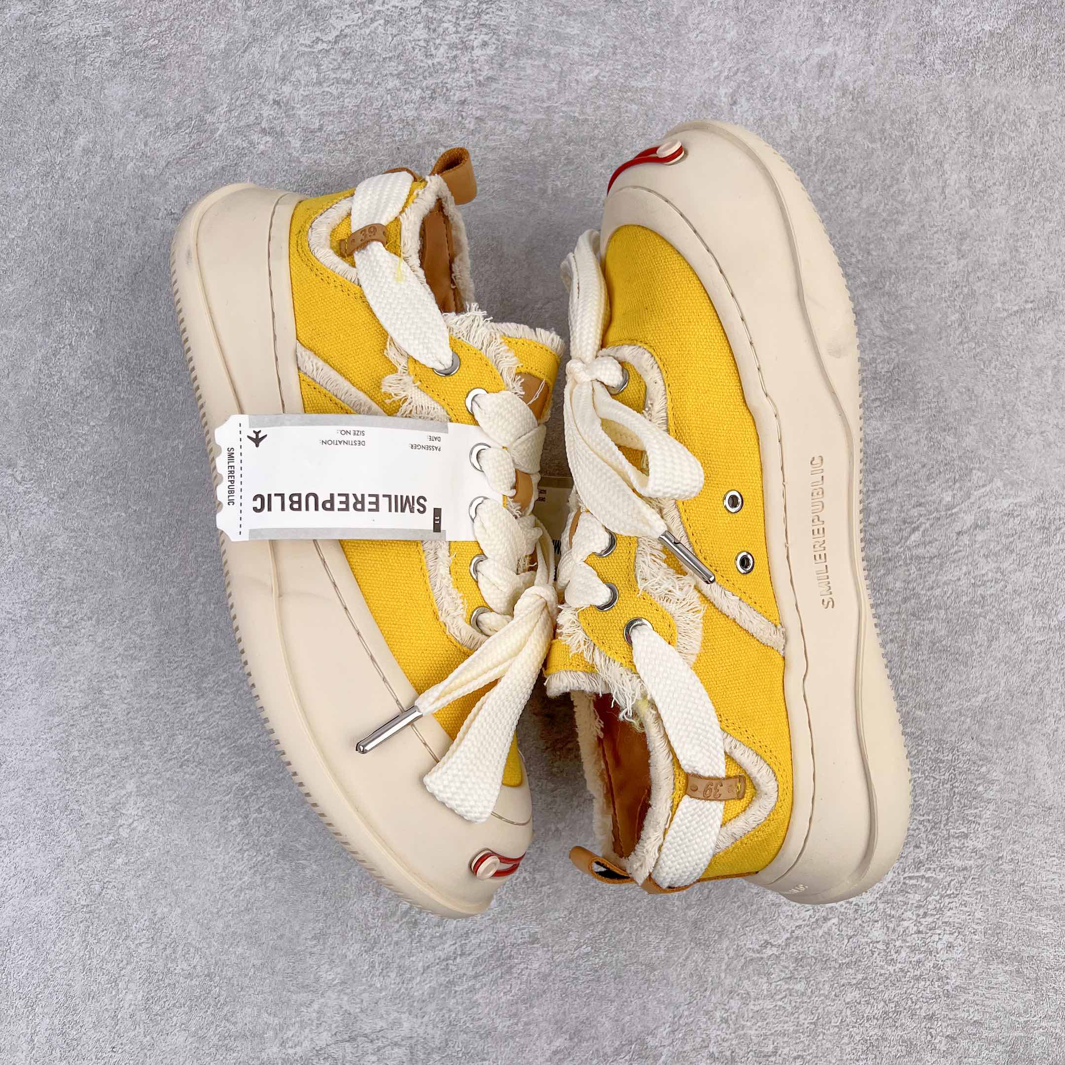 图片[3]-＃开春福利 SMILEREPUBLIC檀健次同款经典新款起司猫低帮开口笑厚底帆布鞋 新晋街头鞋履品牌SMILEREPUBLIC Canvas 系列 以 SMILE 为灵感来源 捕捉潮流 主打柔软的帆布设计 有裁切的羊毛流苏与独特编织技艺 超软水染牛皮内里 注塑成型鞋垫 4cm厘米外增高效果橡胶鞋底 尺码：35 36 37 38 39 40 41 42 43 44-选品中心