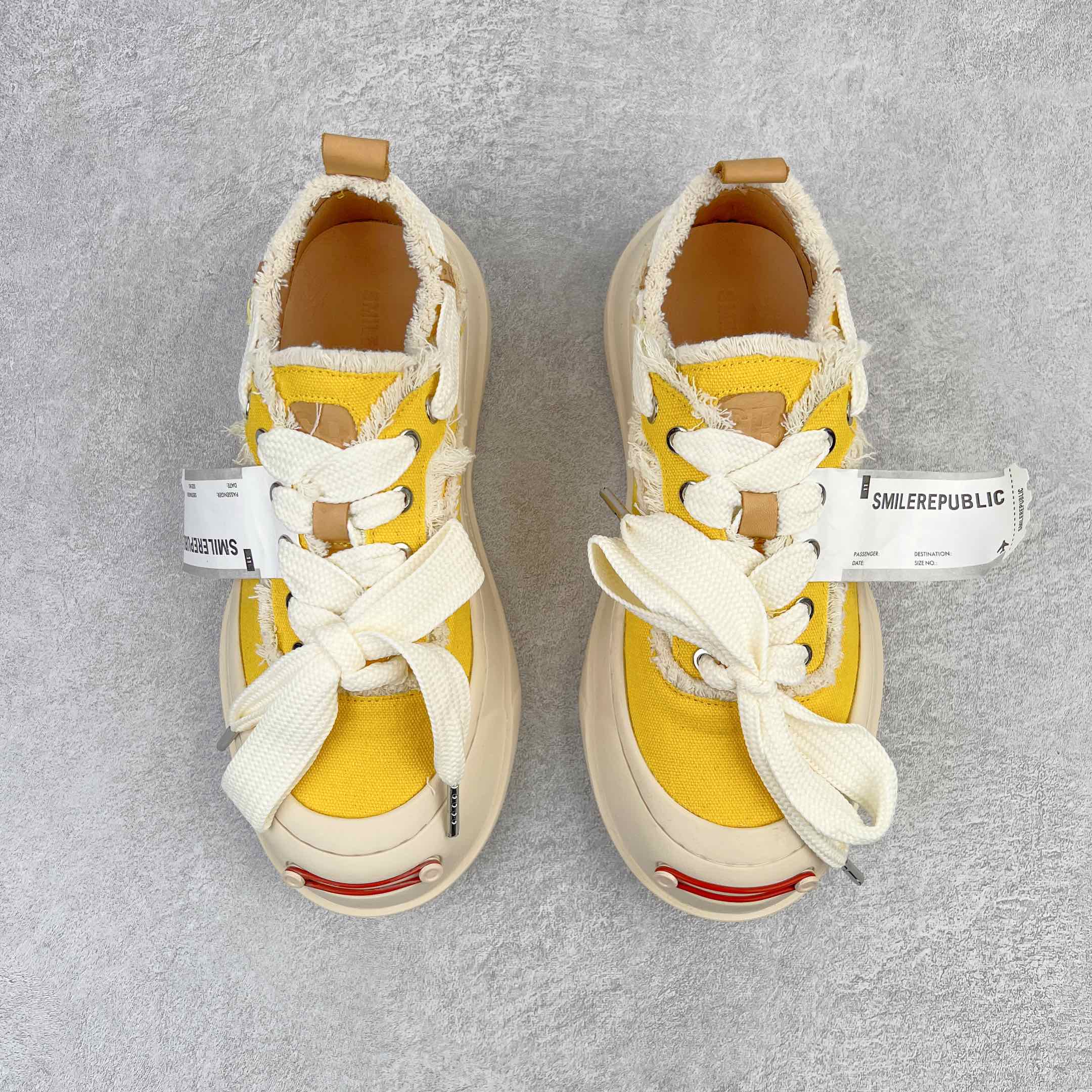 图片[2]-＃开春福利 SMILEREPUBLIC檀健次同款经典新款起司猫低帮开口笑厚底帆布鞋 新晋街头鞋履品牌SMILEREPUBLIC Canvas 系列 以 SMILE 为灵感来源 捕捉潮流 主打柔软的帆布设计 有裁切的羊毛流苏与独特编织技艺 超软水染牛皮内里 注塑成型鞋垫 4cm厘米外增高效果橡胶鞋底 尺码：35 36 37 38 39 40 41 42 43 44-选品中心