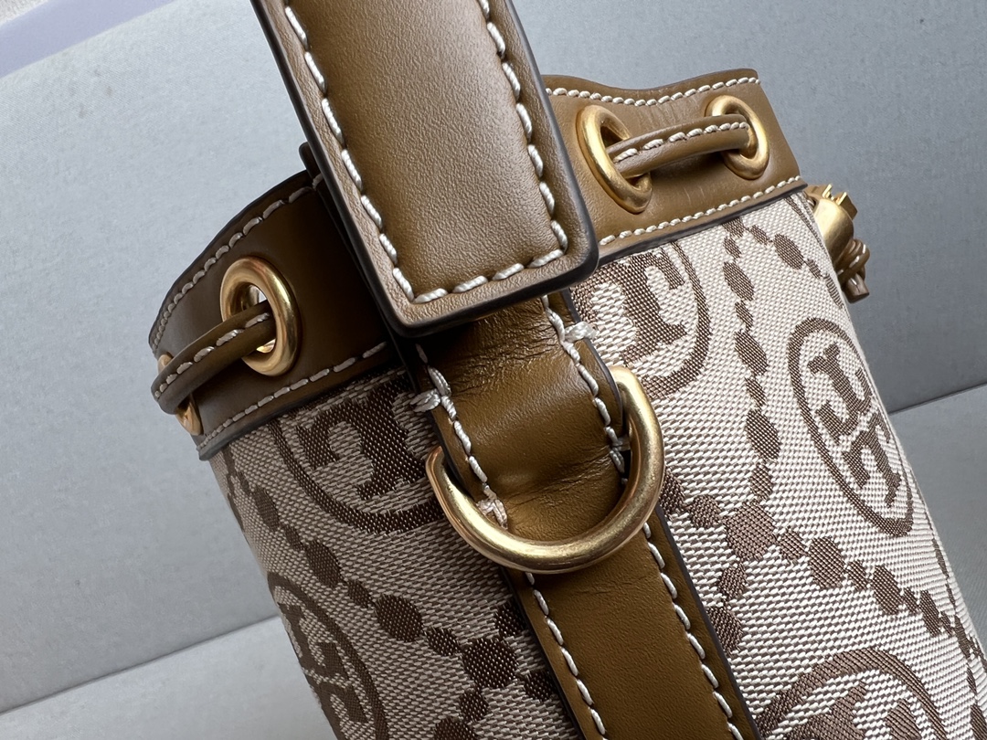 Tory Burch TB新款T MONOGRAM提花中号水桶包 logo图案 非常漂亮 袋口抽绳设计