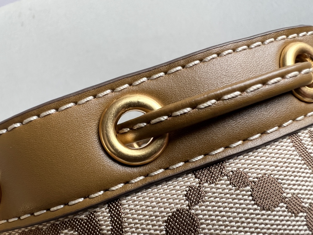 Tory Burch TB新款T MONOGRAM提花中号水桶包 logo图案 非常漂亮 袋口抽绳设计