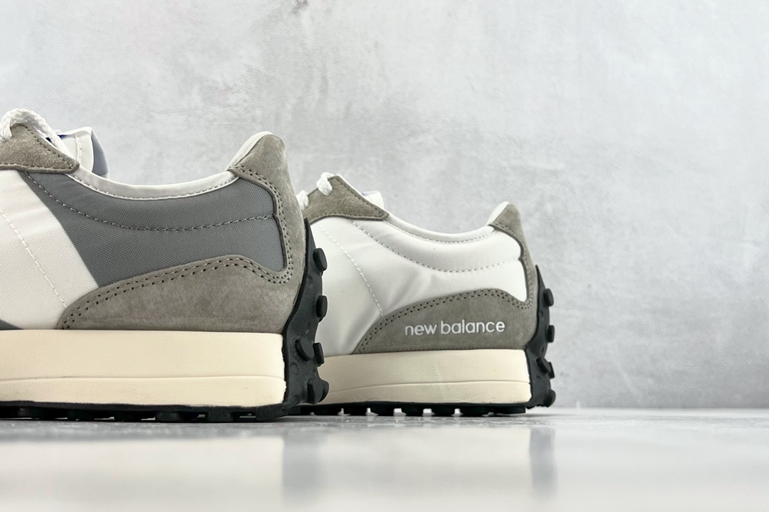 总裁特价 
公司级 New Balance 437 元祖灰

货号：MS327LAB
尺码：36 37 
