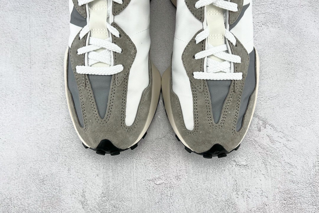 总裁特价 
公司级 New Balance 437 元祖灰

货号：MS327LAB
尺码：36 37 