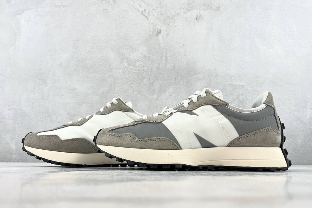 总裁特价 
公司级 New Balance 437 元祖灰

货号：MS327LAB
尺码：36 37 