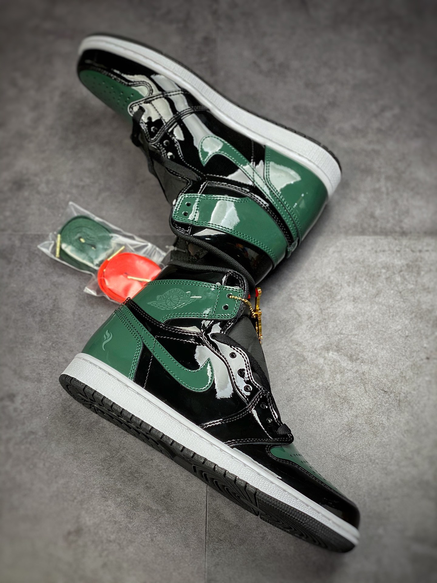300 Air Jordan 1 黑绿橙 漆皮 纯原大厂出品AV3905-038