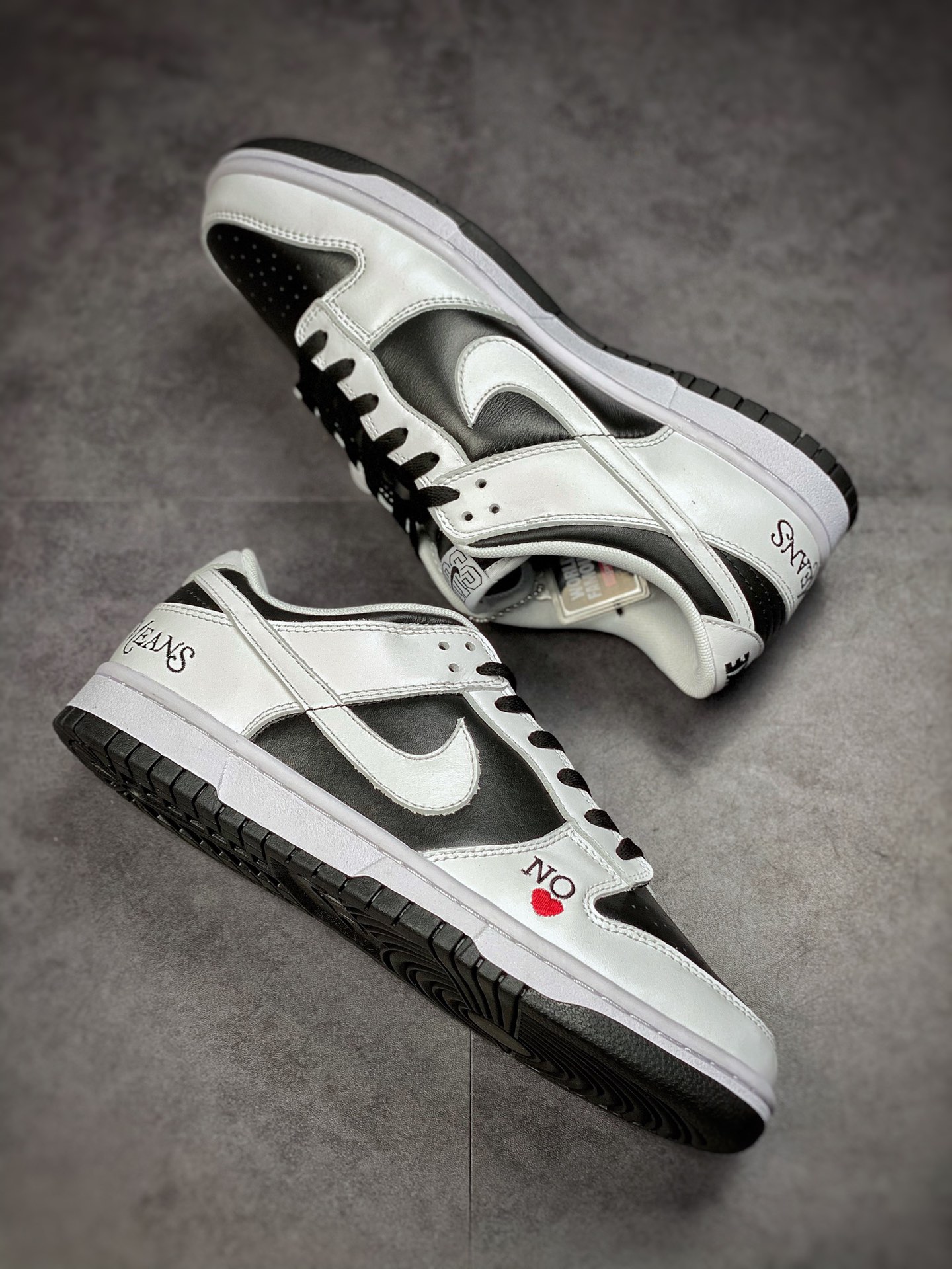 320 Supreme x Nike SB Dunk Low ‘By Any Means’ 联名系列 DO7412-984