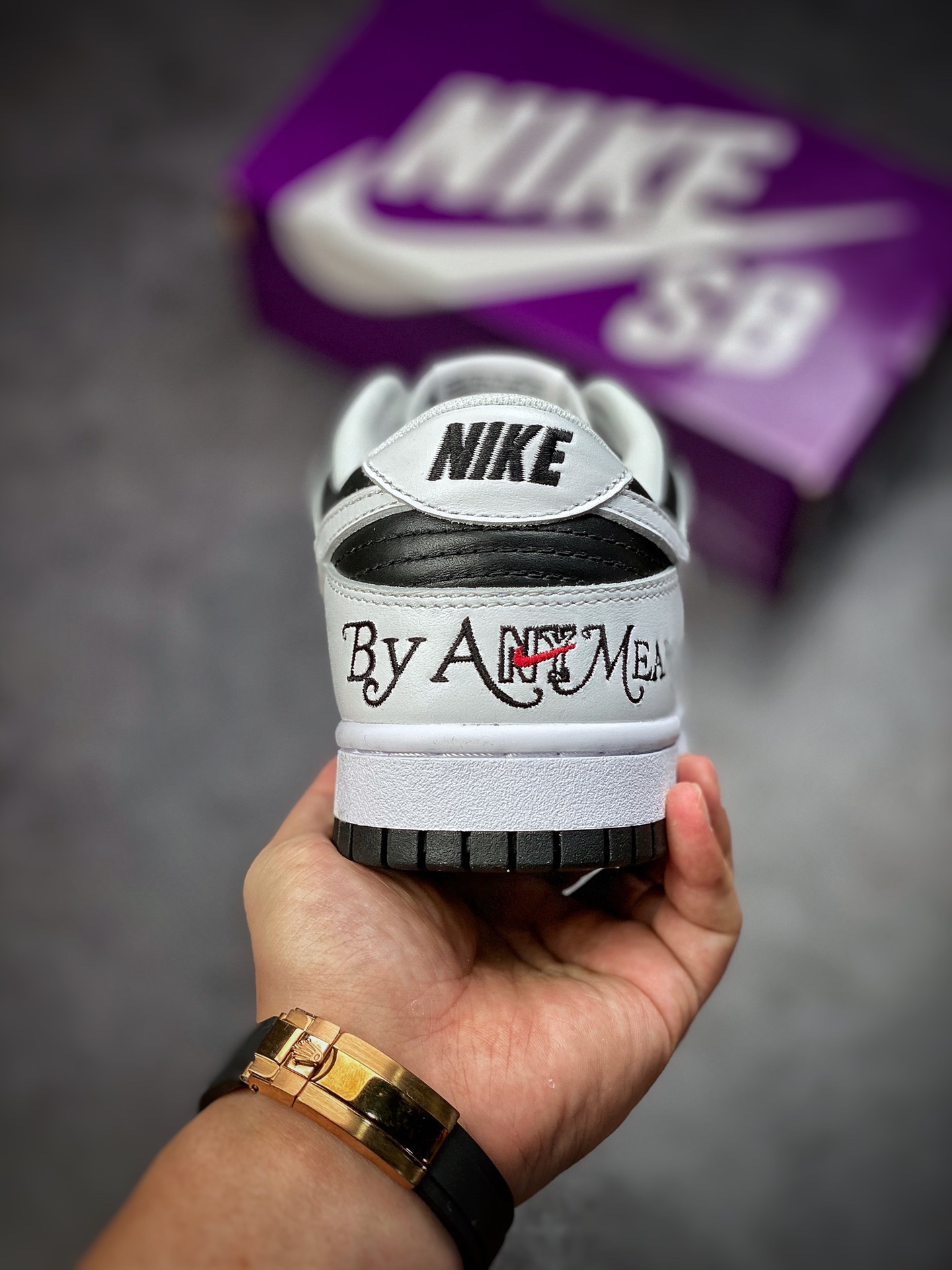 320 Supreme x Nike SB Dunk Low ‘By Any Means’ 联名系列 DO7412-984