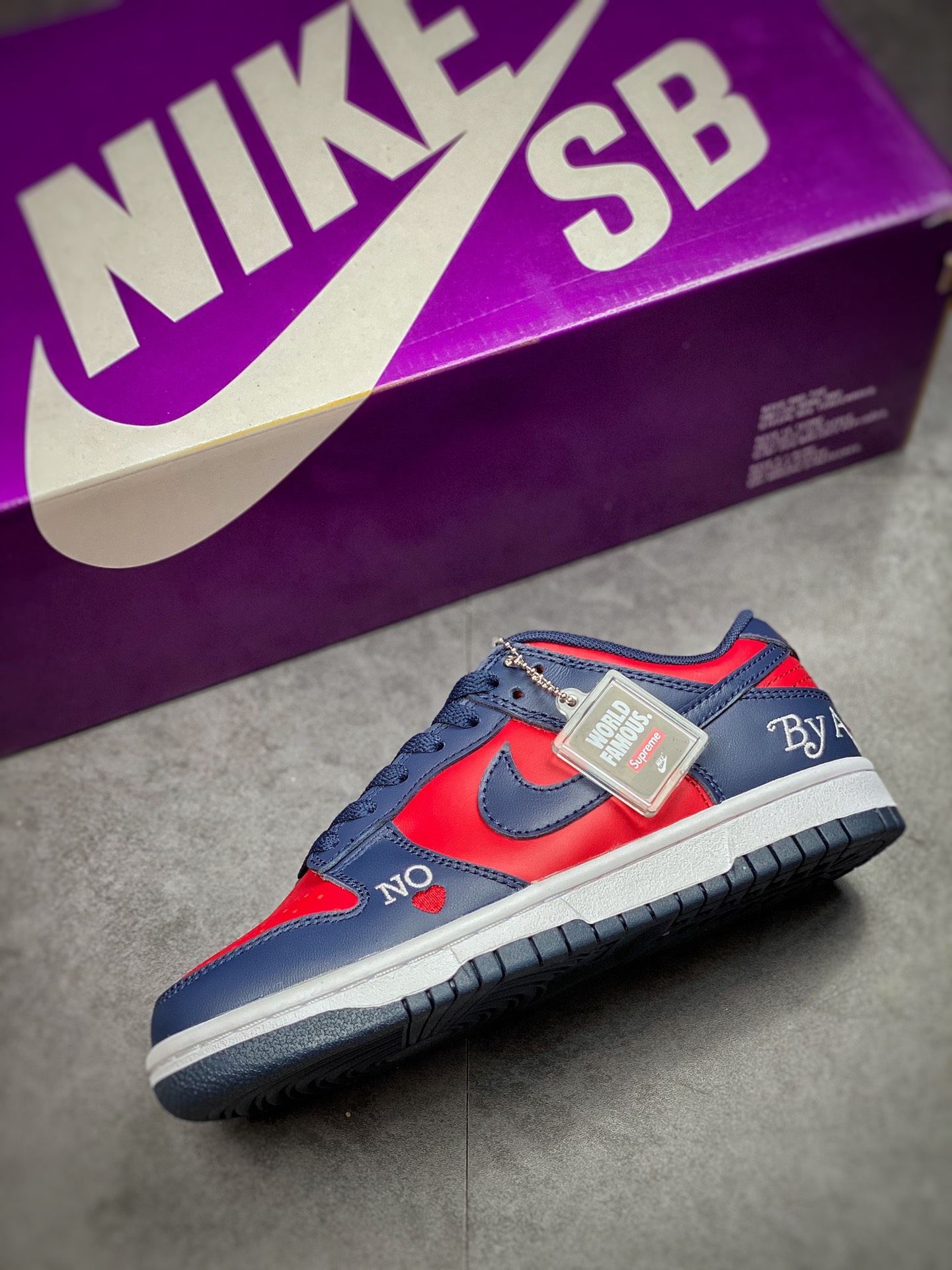 320 Supreme x Nike SB Dunk Low ‘By Any Means’ 联名系列 DO7412-982