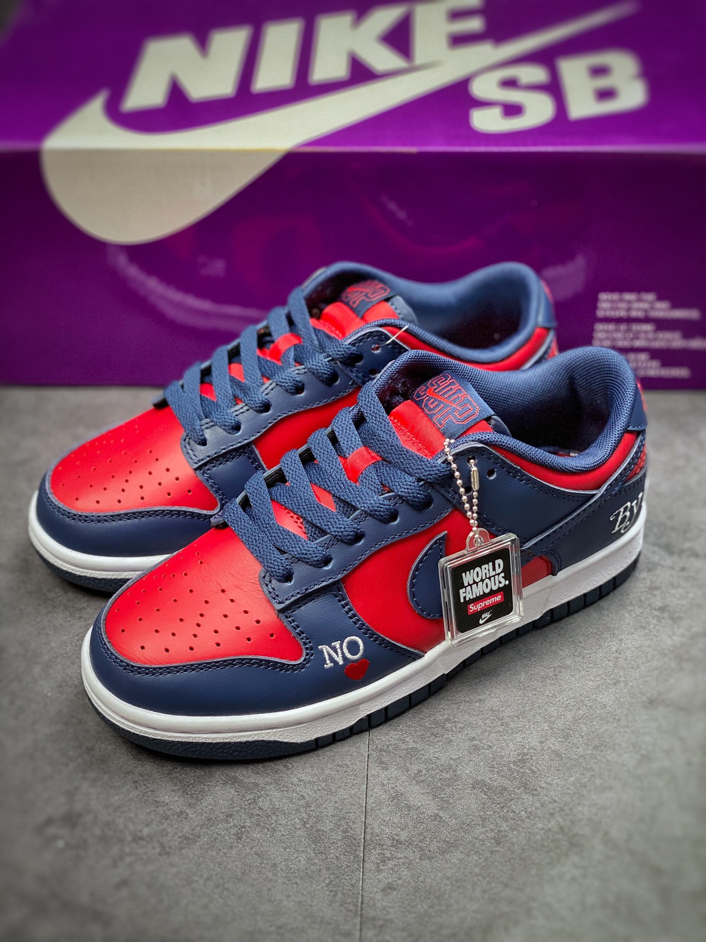 320 Supreme x Nike SB Dunk Low ‘By Any Means’ 联名系列 DO7412-982