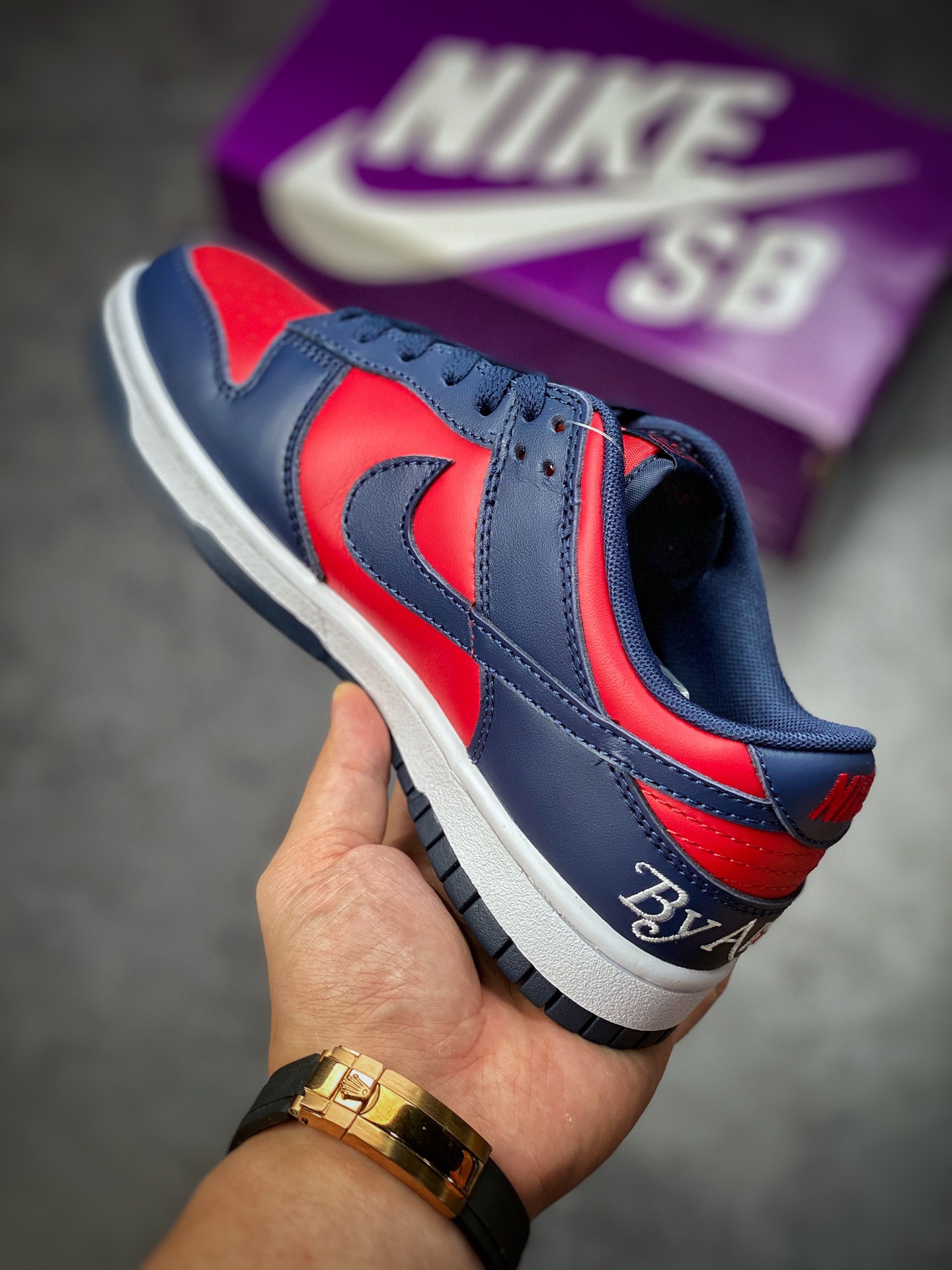 320 Supreme x Nike SB Dunk Low ‘By Any Means’ 联名系列 DO7412-982
