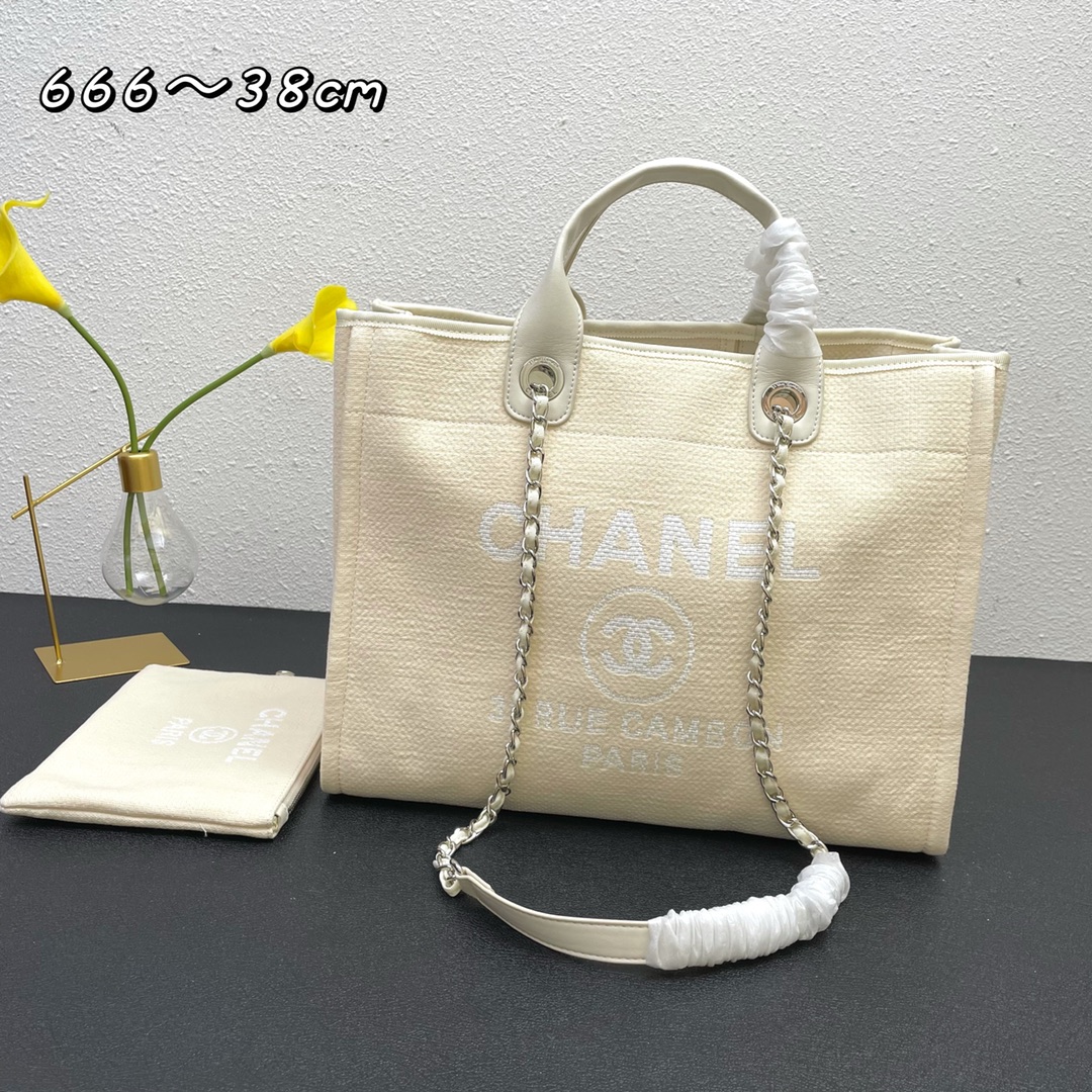 大号CHANEL 2022新色母子沙滩牛仔帆布包：经典旅游购物袋系列：原版牛皮手柄．妈咪包简易的搭扣设计 ．任何细节对版布料，对版刺绣LOGO，品质超赞此布包成为专柜爆款尺寸38X32X18C，款号666″},”imgs”:[“https://xcimg.szwego.com/20220507/i1651908964_2619_0.jpg?imageMogr2/auto-orient/thumbnail/!160x160r/quality/100/format/jpg