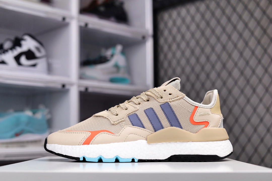 H0 阿迪达斯/Adidas Nite Jogger 三叶草 夜行者 复古跑鞋原厂材料 原厂大底 私家独模 网布搭配头层皮拼接打造鞋面 极具复古风格鞋头及鞋跟点缀3M反光设计极为亮眼中底采用全掌 Boost 科技，厚度相当可观，脚感极佳×996YF
