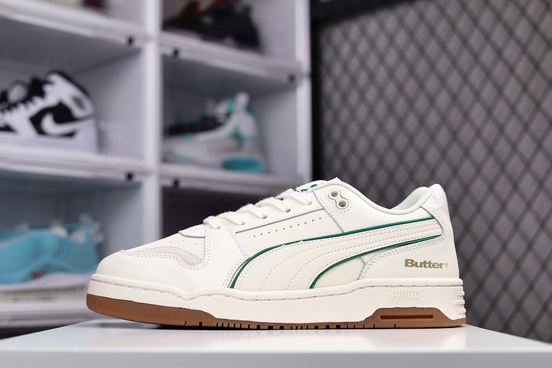 G0 男鞋真标原楦原纸版开发采用纤维皮革拼接翻毛皮革鞋面材质外置耐磨橡胶大底重返潮流街头,书写复古情怀携手澳大利亚滑板品牌Butter Goods x PUMA Slipstream Lo Retro 气流系列低帮复古百搭休闲运动篮球板鞋“皮革米白绿生胶底”993YBL