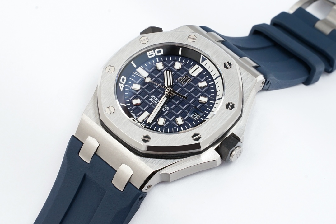 新款15720Calibre 4308自动上链机芯腕表
