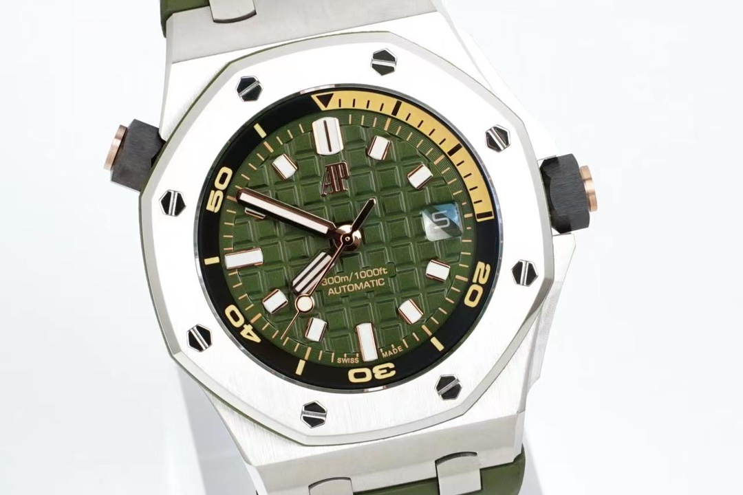 新款15720Calibre 4308自动上链机芯腕表