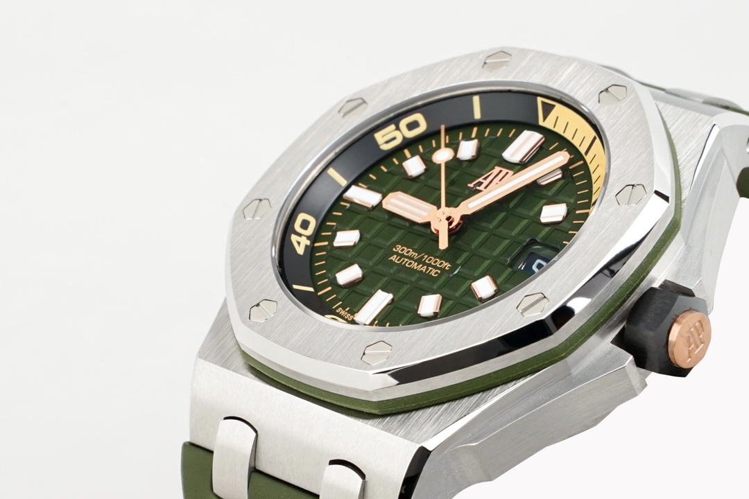新款15720Calibre 4308自动上链机芯腕表