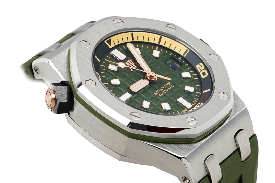 新款15720Calibre 4308自动上链机芯腕表