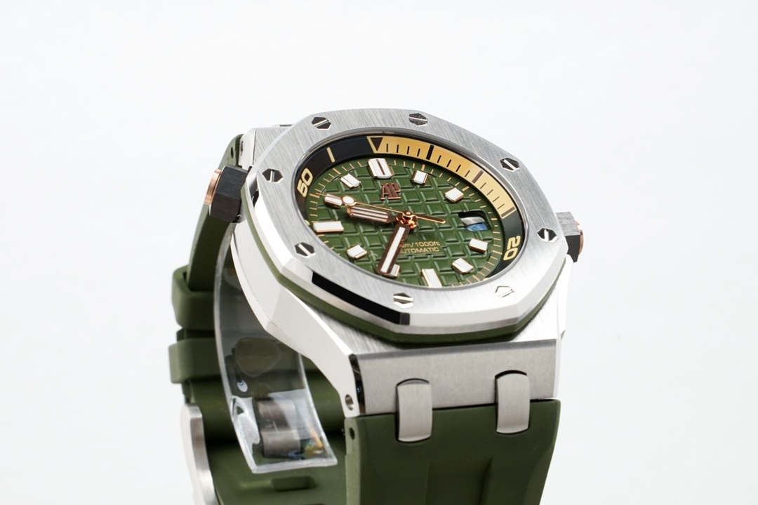 新款15720Calibre 4308自动上链机芯腕表