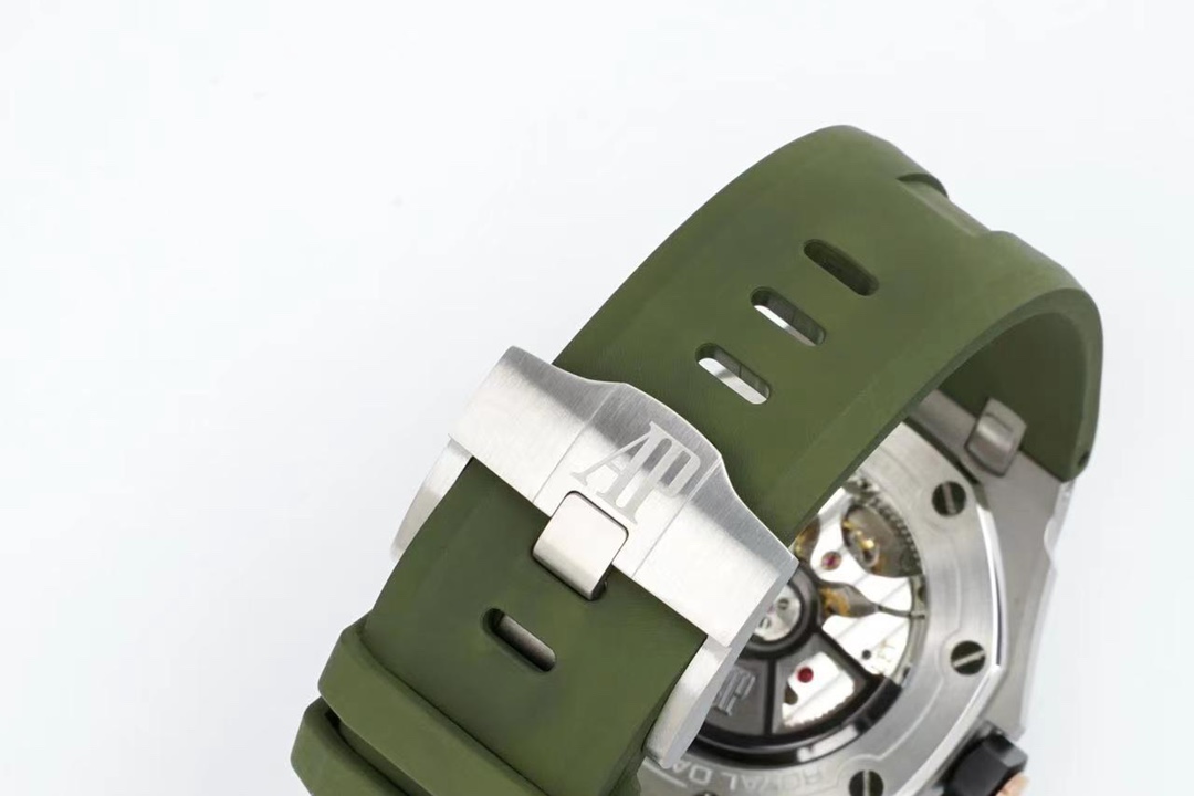 新款15720Calibre 4308自动上链机芯腕表