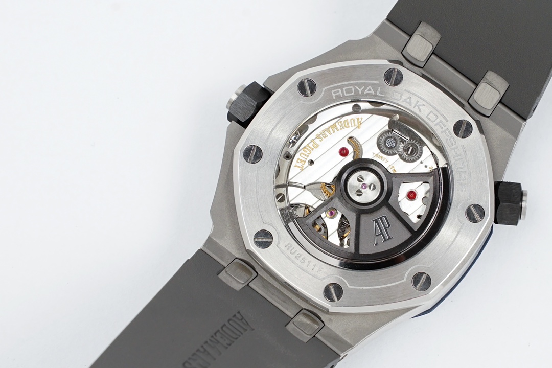 新款15720Calibre 4308自动上链机芯腕表