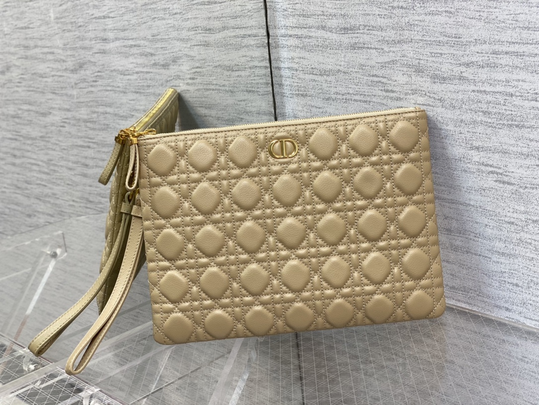 Dior Caro Daily клатч абрикосовый со съемным ремешком на запястье