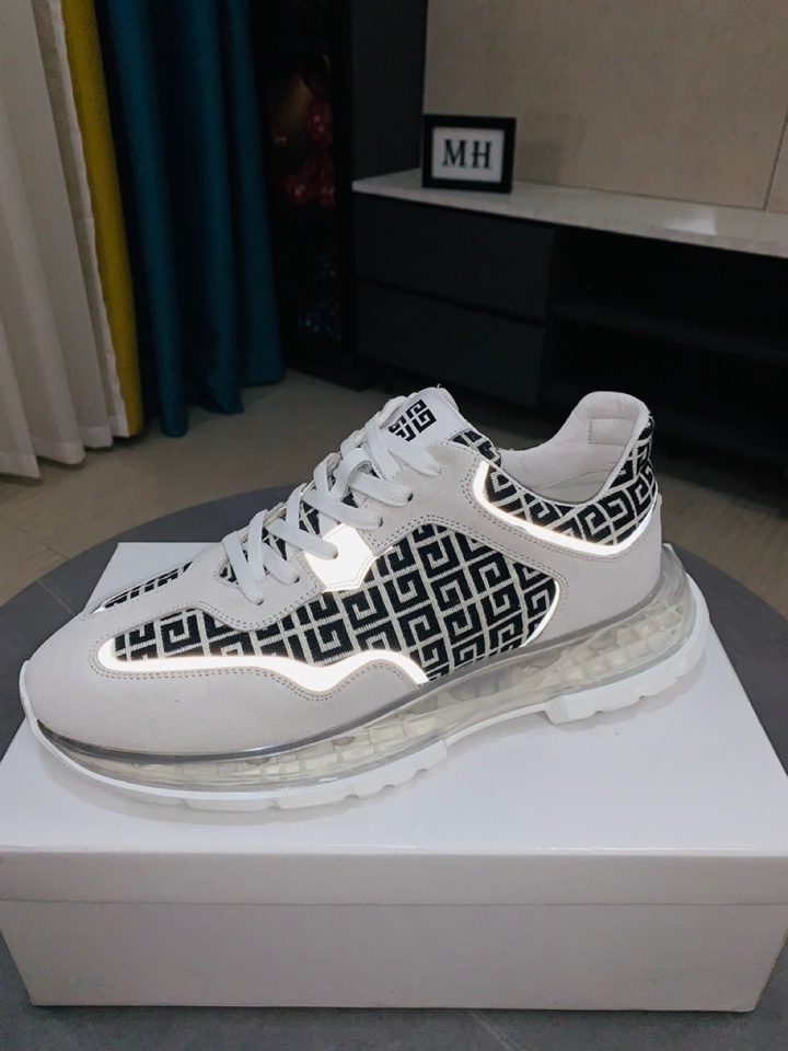 J5  GIVENCHY· 纪梵希 Givenchy  ·高端版本 专柜同步发售🔝鞋面：意大利🇮🇹进口品牌logo印花布匹🌫 尽显奢华，羊皮内里加上双层组合，脚感舒适，鞋底：原厂特供气垫tup发泡大底，轻便，舒适，随意进出专柜