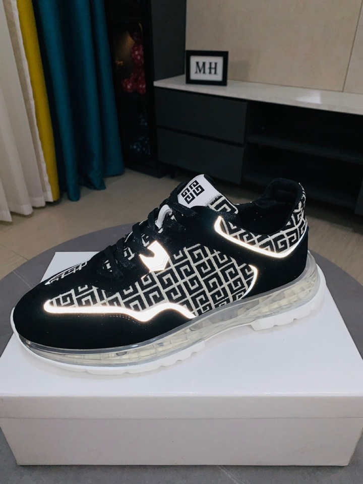 J5  GIVENCHY· 纪梵希 Givenchy  ·高端版本 专柜同步发售🔝鞋面：意大利🇮🇹进口品牌logo印花布匹🌫 尽显奢华，羊皮内里加上双层组合，脚感舒适，鞋底：原厂特供气垫tup发泡大底，轻便，舒适，随意进出专柜