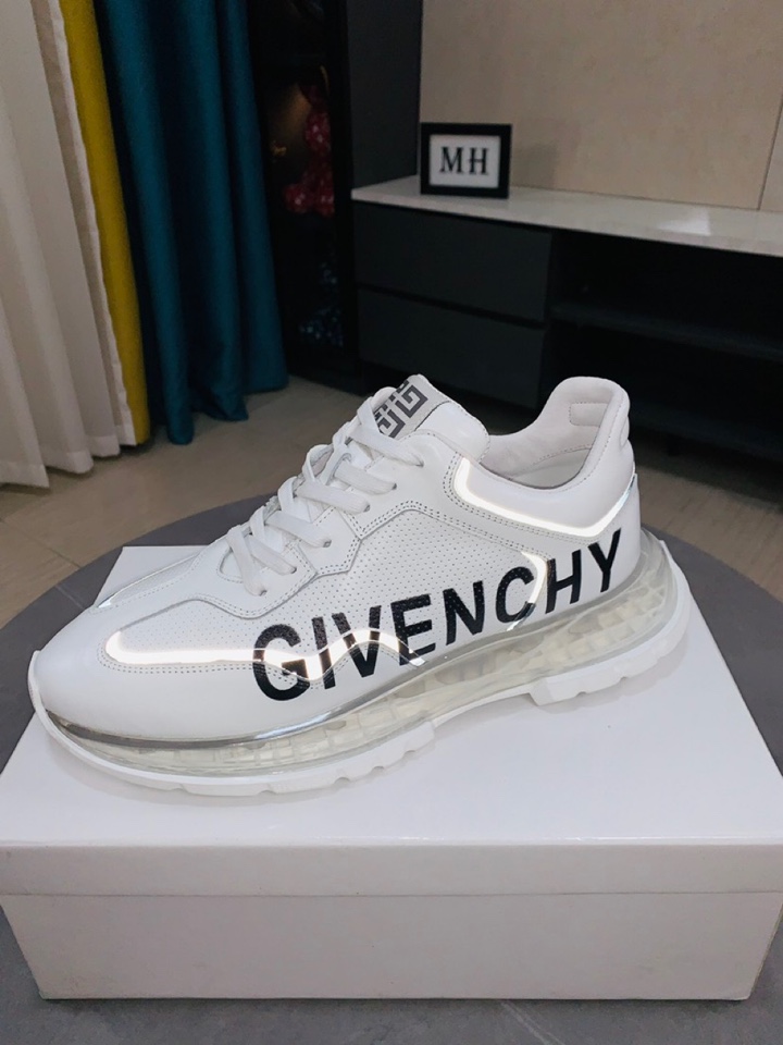 K0  GIVENCHY· 纪梵希 Givenchy  ·高端版本 专柜同步发售🔝鞋面：意大利🇮🇹进口品牌logo印花布匹🌫 尽显奢华，羊皮内里加上双层组合，脚感舒适，鞋底：原厂特供气垫tup发泡大底，轻便，舒适，随意进出专柜