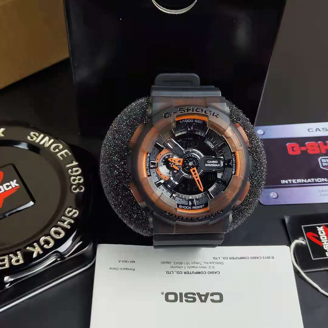 E0  超级爆款 Casio 卡西欧 G-SHOCK系列冰电之韧GA-110LS-1限量款时尚运动手表 带抬手灯原单版本\r 功能防震，防磁，200米防水，LED抬手照明，世界时间，秒表1/1000秒，12/24小时时制，每日闹铃，整点响报，间接报响，全自动日历……….\r 尺寸51mm*17mm\r 包装全套专柜包装：专柜包装盒 手提袋 说明书 小吊牌，加厚气柱袋快递包装 安全无忧。