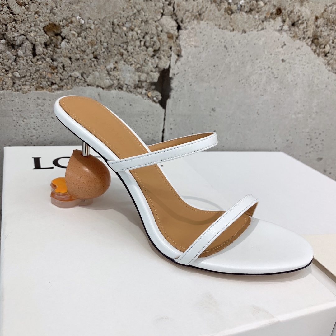 Loewe’s 2022 Shoes: Unique Collection with Surprising Elements - 图片 5