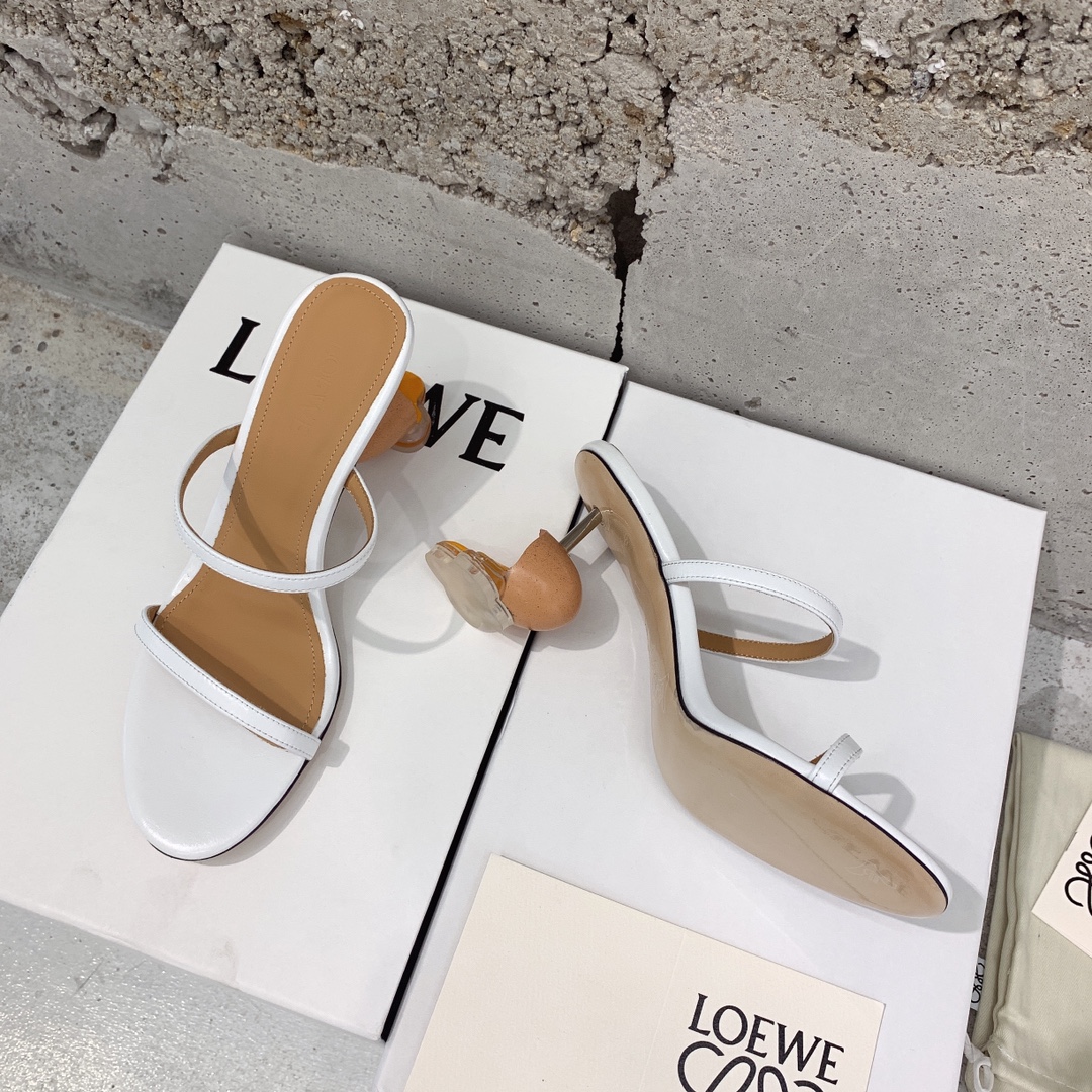 Loewe’s 2022 Shoes: Unique Collection with Surprising Elements - 图片 4