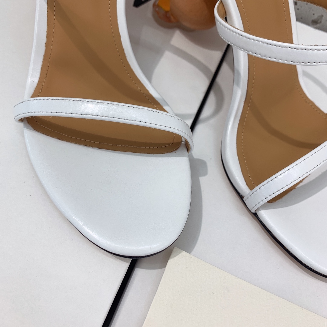 Loewe’s 2022 Shoes: Unique Collection with Surprising Elements - 图片 6