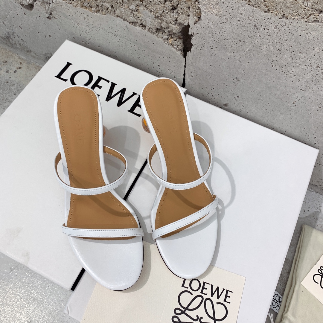 Loewe’s 2022 Shoes: Unique Collection with Surprising Elements - 图片 2