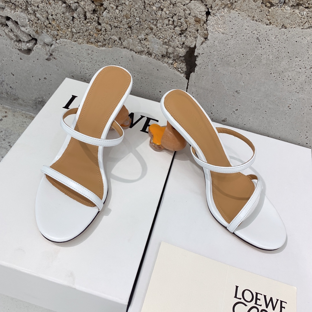 Loewe’s 2022 Shoes: Unique Collection with Surprising Elements - 图片 3