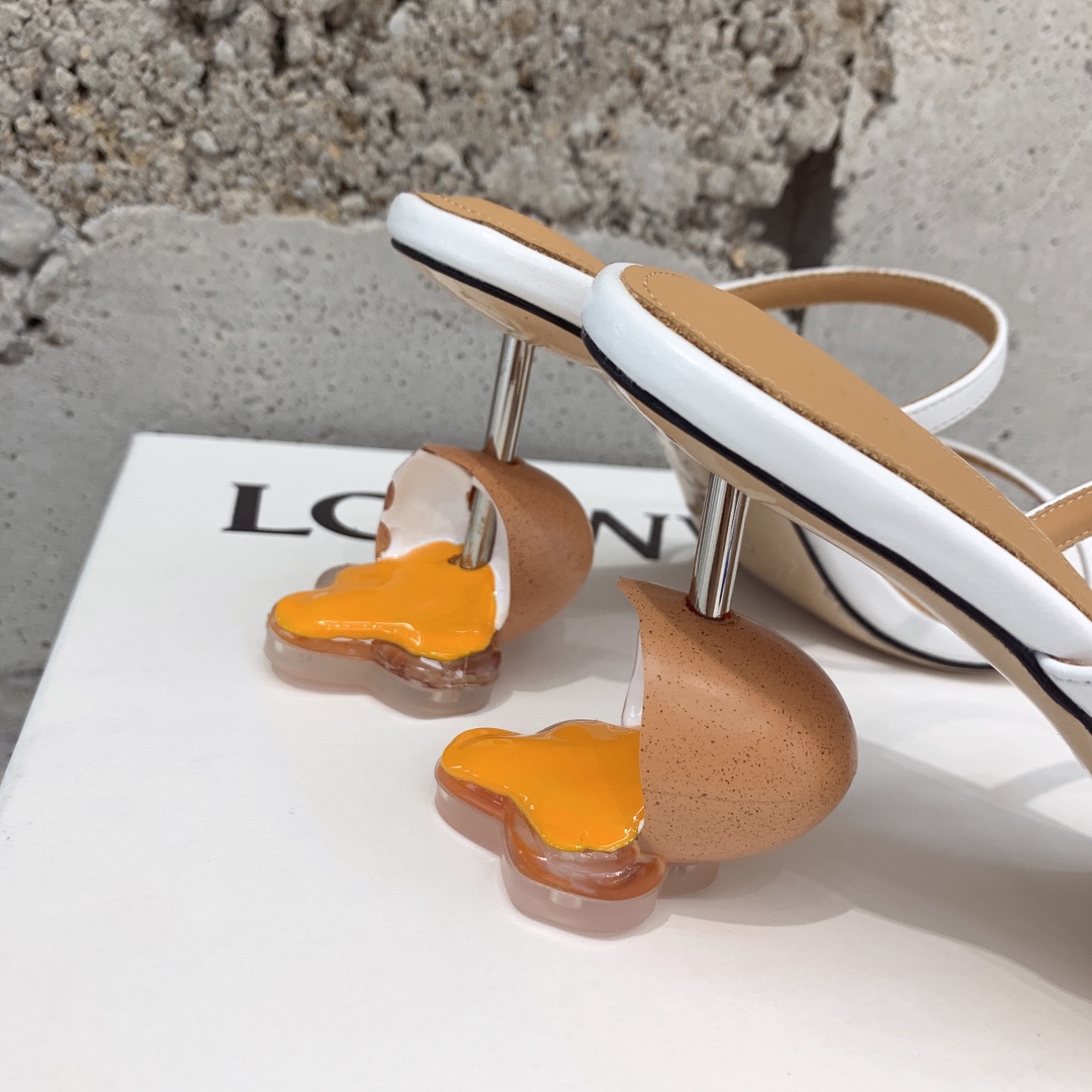Loewe’s 2022 Shoes: Unique Collection with Surprising Elements - 图片 7