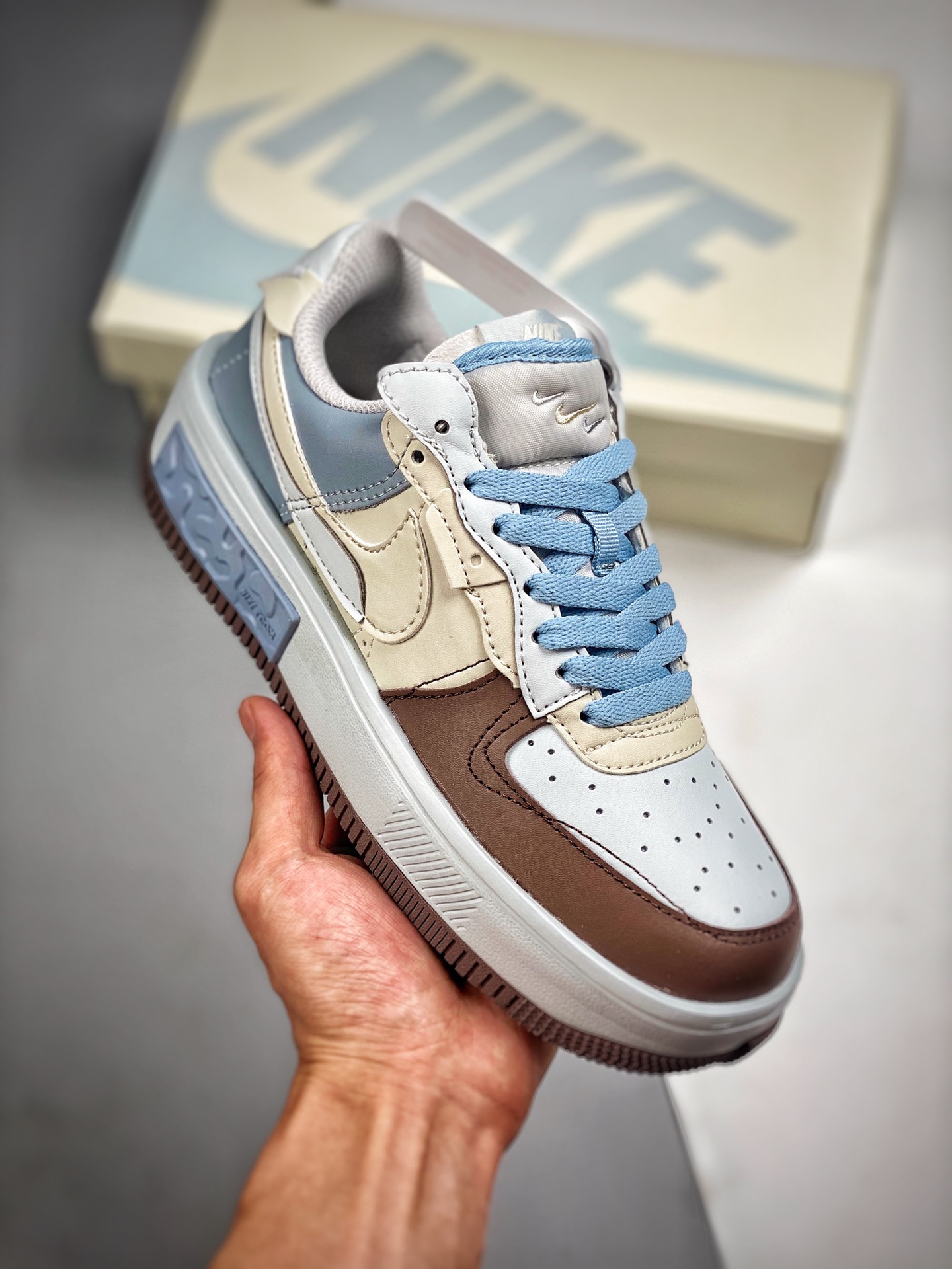 -3 Nike Air Force 1 Fontanka “古铜蓝” 空军丰塔卡系列 全鞋身纳米材质 摆脱传统空军一贯的厚重感 大底原材modo 鞋底十足的弹力 赋予空军的“踩屎感” 离开地球表面 原楦头原纸板 货号：CW6688-606…