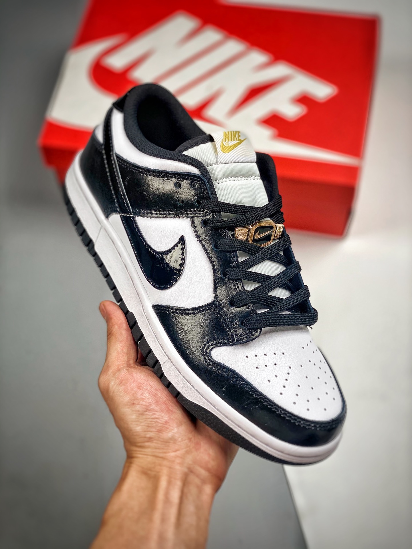 -4 Nk Dunk SB Low blanco y negro panda hebilla dorada material de capa superior original, versión exclusiva procesada p…