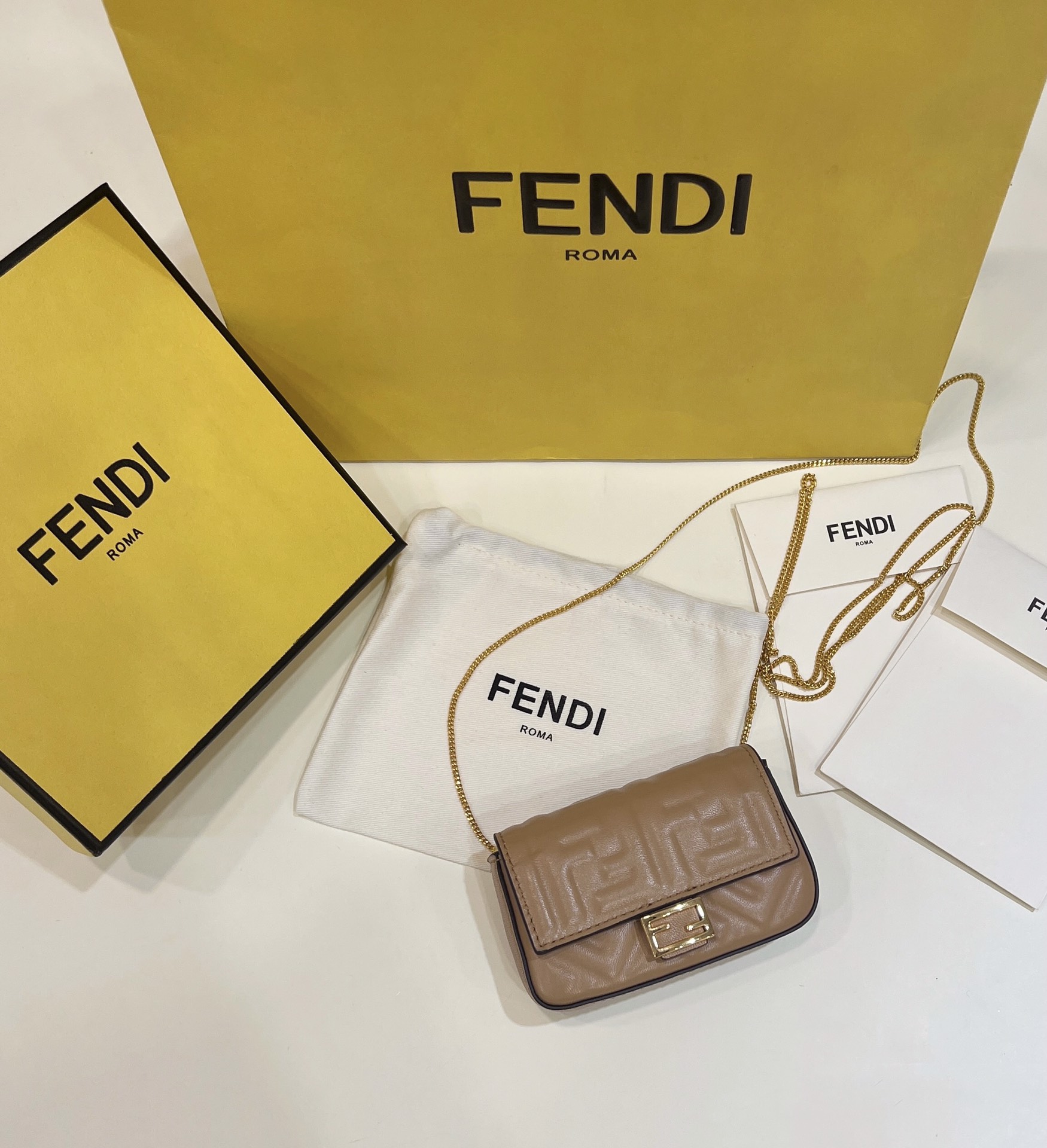 Fendi nano baguette 柔软细腻小羊皮 配长链条肩带