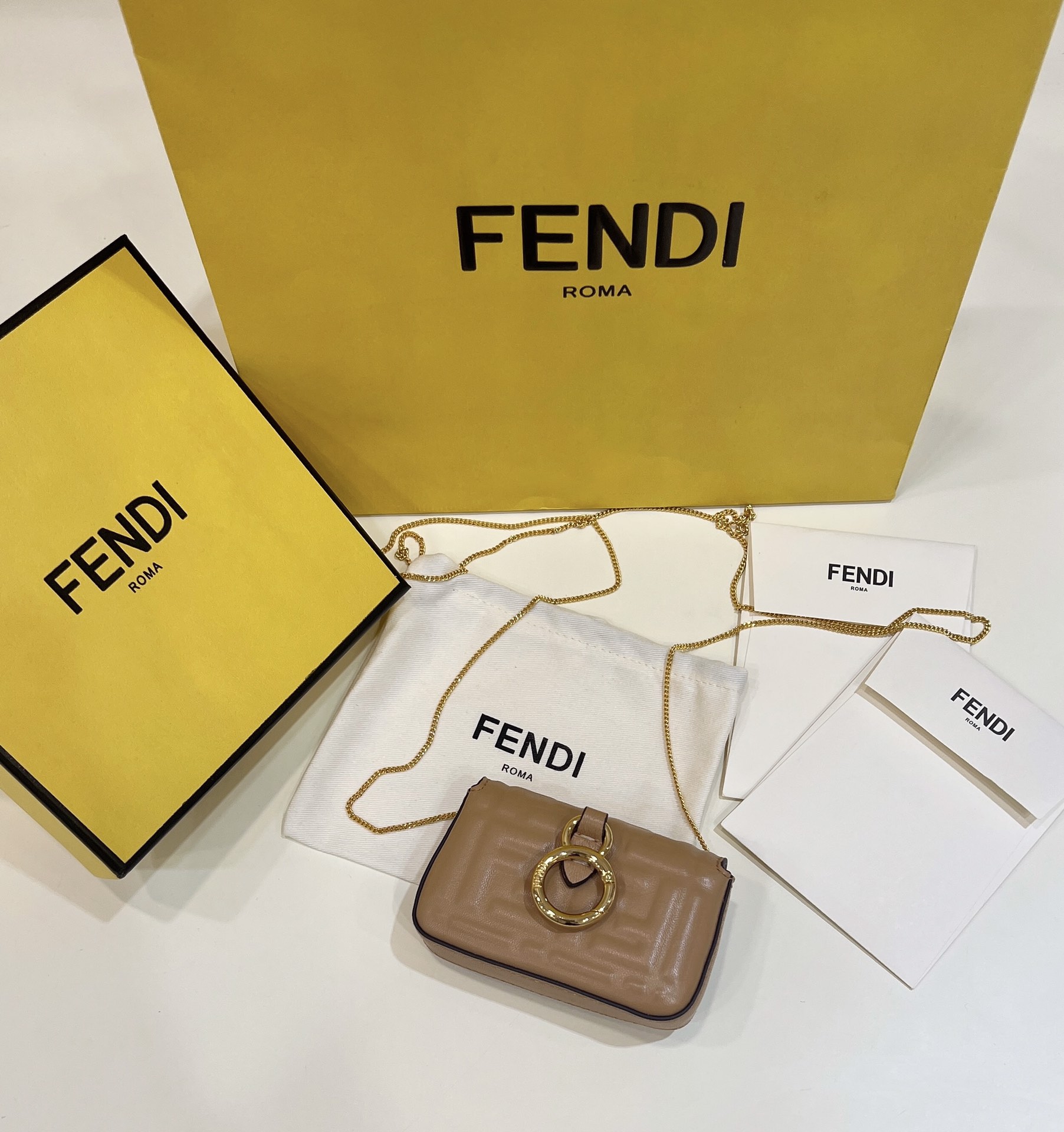 Fendi nano baguette 柔软细腻小羊皮 配长链条肩带