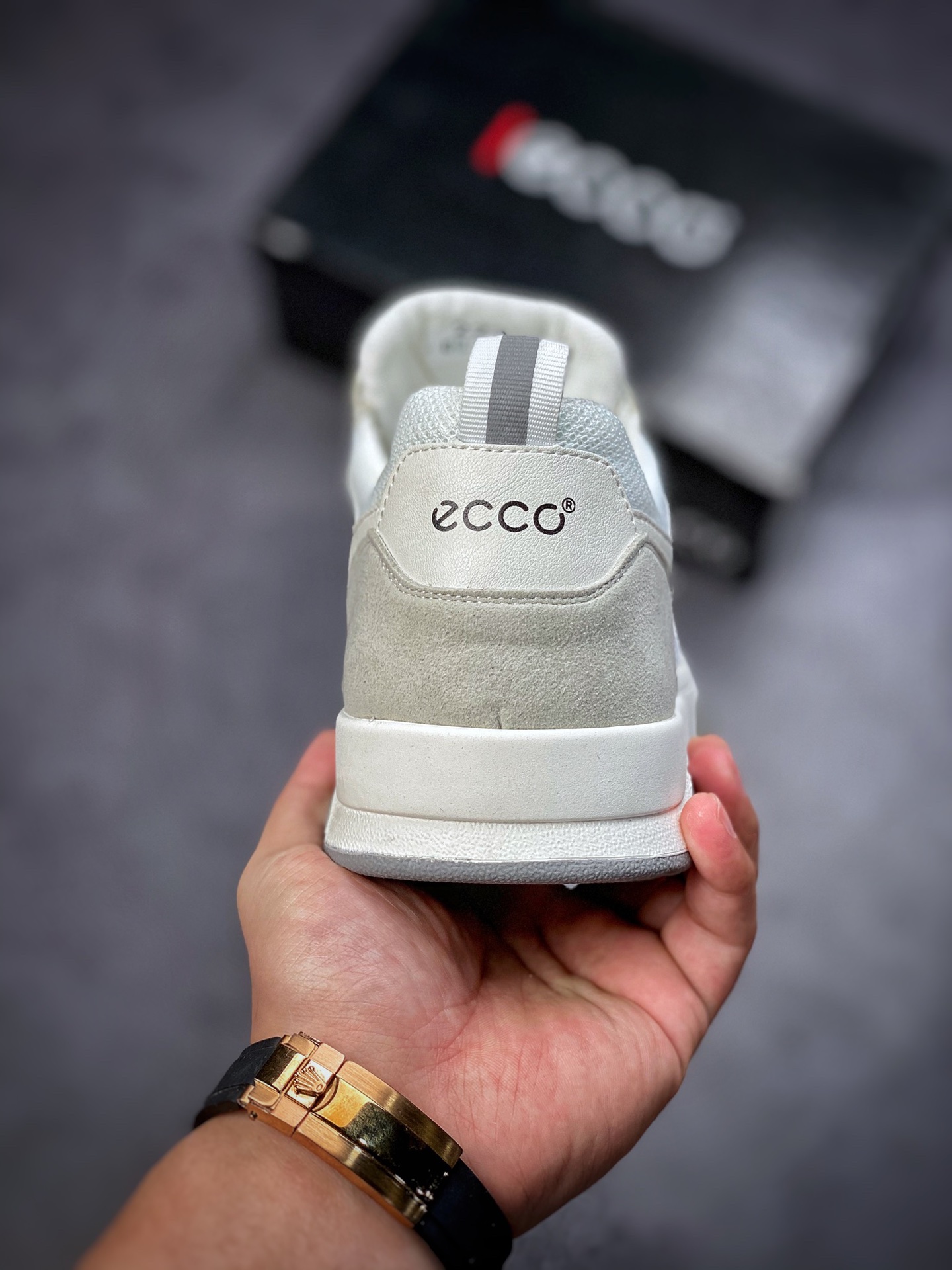 240 ECCO 爱步 黄景瑜同款休闲小皮鞋采用头层