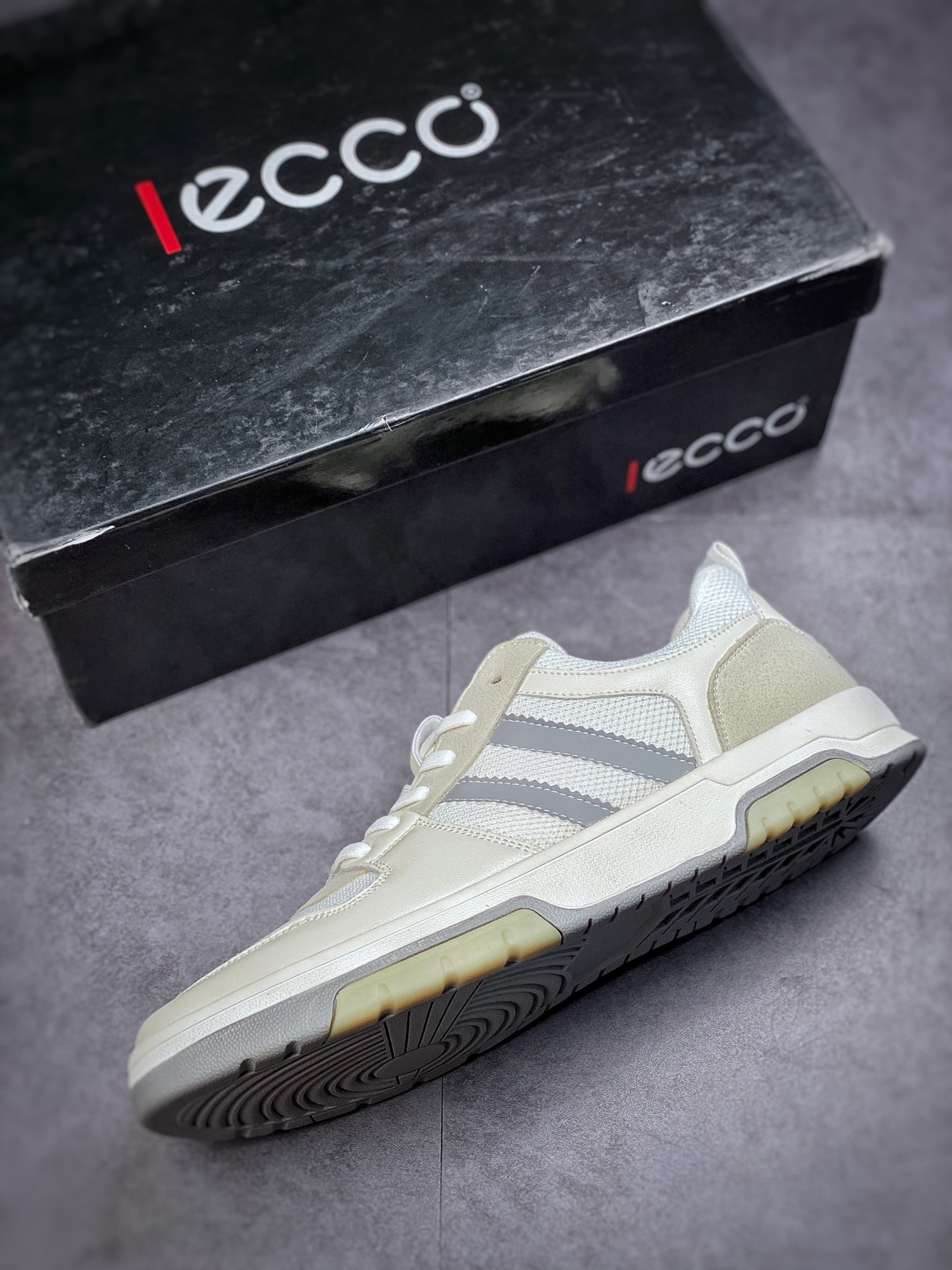 240 ECCO 爱步 黄景瑜同款休闲小皮鞋采用头层