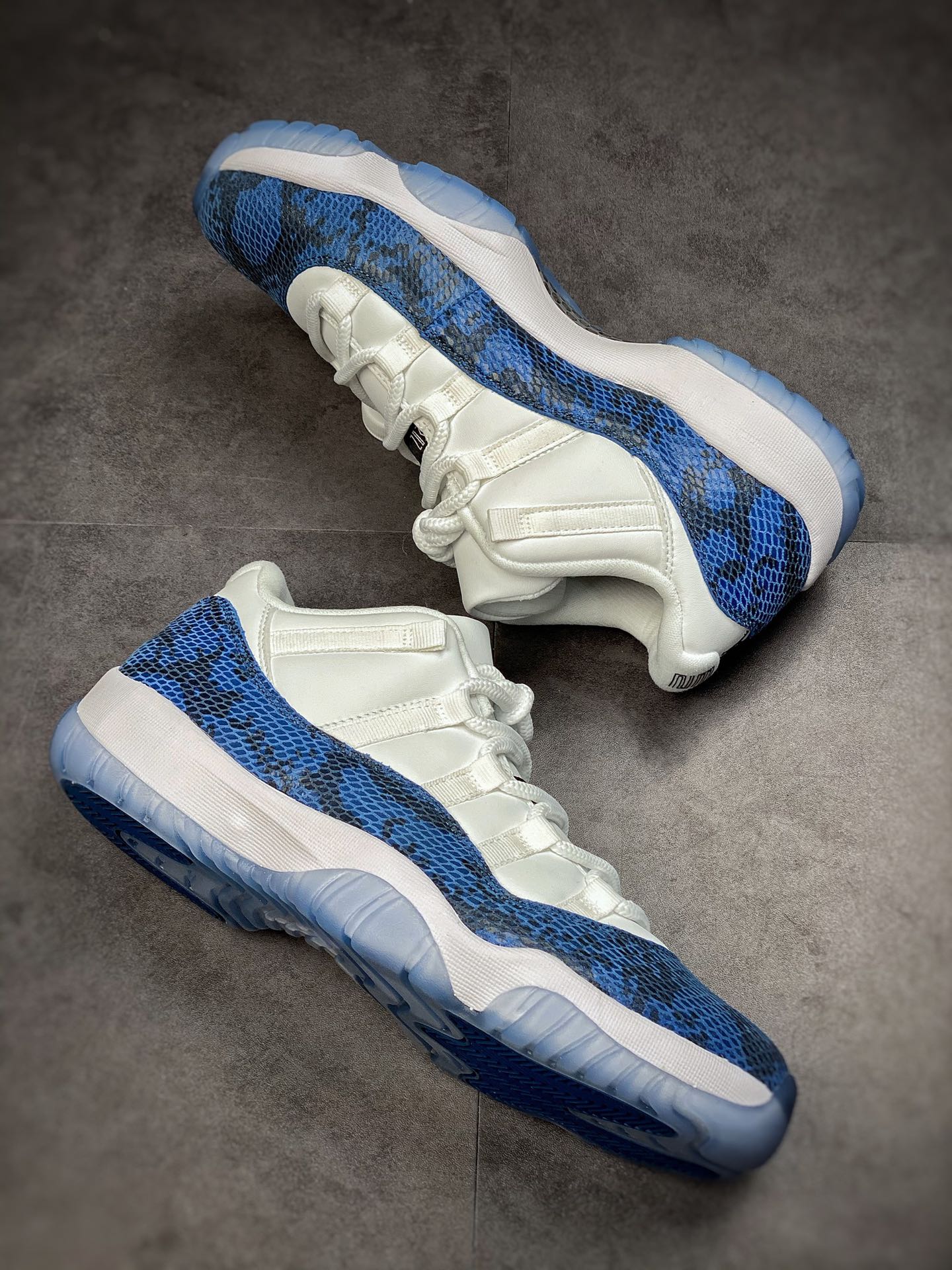 330 #完美打造 Air Jordan AJ11 Low 蓝蛇纹 CD6846-102