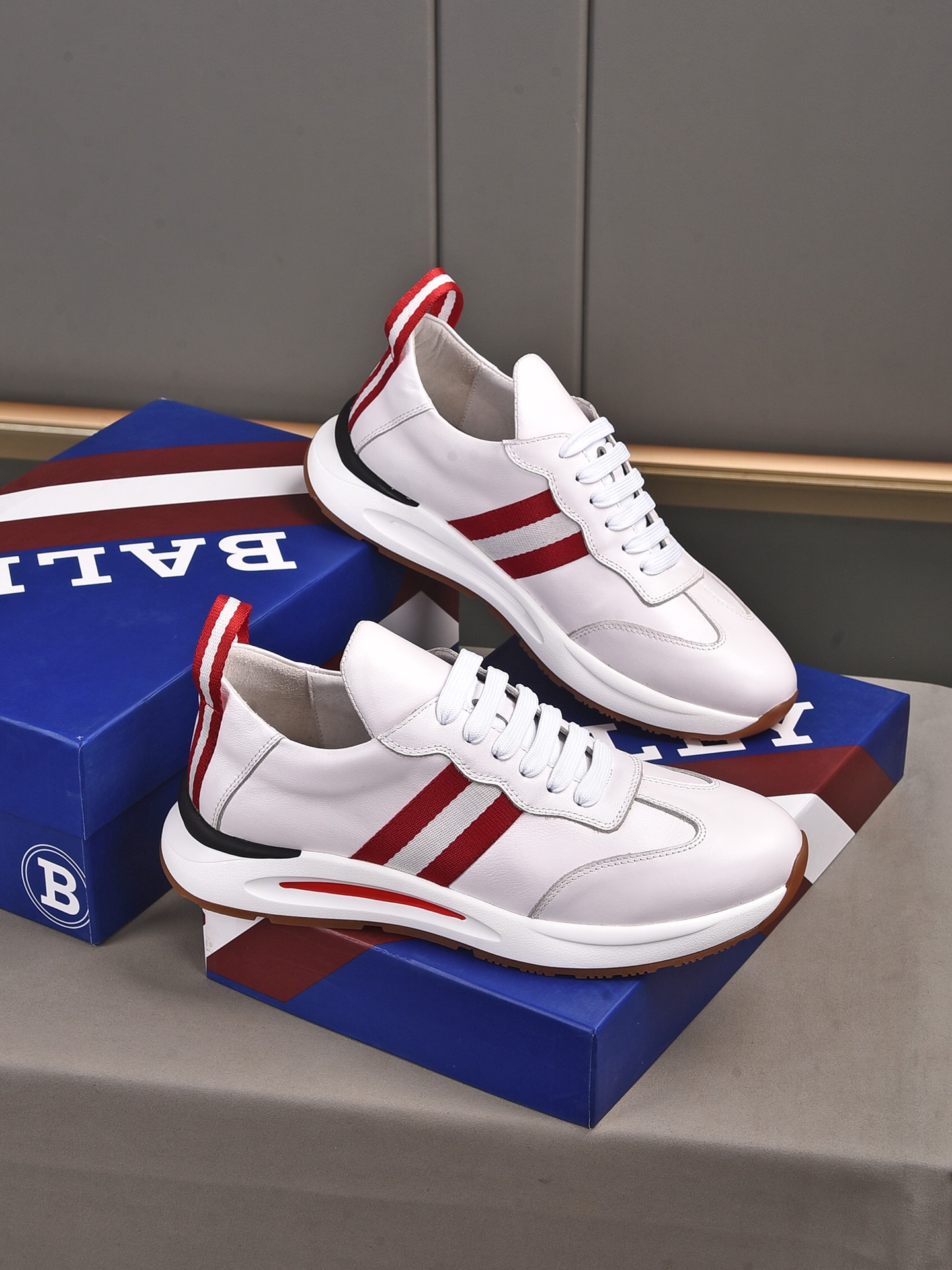 I5 💞巴利  最新休闲鞋 火爆热卖网红同款[得意]爆款 牛皮材料👑透气猪里超火爆超轻防滑发泡大底🙏 亲们你还为穿着搭配鞋发愁💋那这款鞋你就是你不二的选择🎁🎁38-4445定做