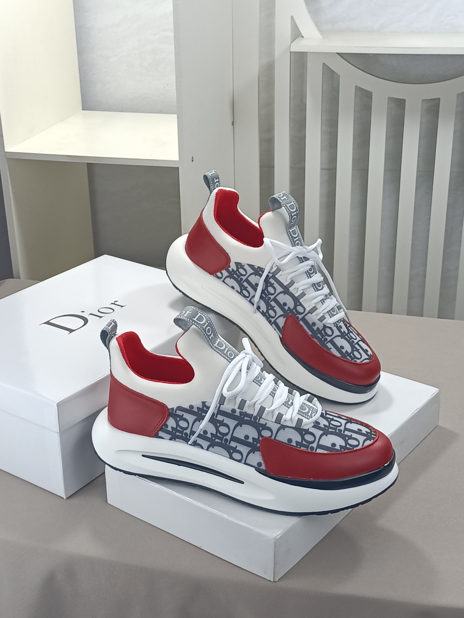 I5 迪奥·Dior休闲运动风男鞋，2022年全新夏季款设计，完美做工，系带懒人款打造装柜品质，鞋面：进口头层牛皮配Dior专用材料👏👏透气网里柔软舒适，超火爆超轻TPU发泡耐磨大底、简约、百搭风时装男鞋，5⃣️色可选