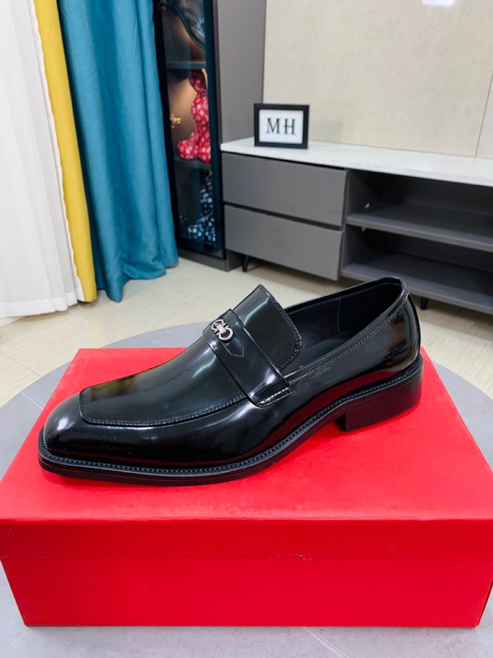 J5  牛里高端🌹菲拉格慕Ferragamo 水洗牛里原版正装皮鞋🚶🏻专柜同步发售男鞋 此款采用纯手工制作 面料进口原版开边珠牛皮➕水洗牛皮内里 原版组合大底🌀帅气 高大尚🌀