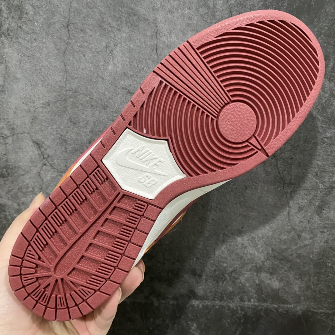 图片[9]-L版Dunk SB棕色红勾BQ6817-202 独家原厂航空铝磨具打磨大底 鞋头坡度极致还原 原盒原配 圈内天花板工艺 原厂冲刀 超高清洁度 全鞋零毛边皮料切割 全套原楦原模倾力打造完美版型 采用原厂百宏鞋带以及原厂百宏织唛舌标 内标可供原厂几率过验 原厂中底布黄色点胶 原厂中底布拉帮走线遵循公司‼️ 尺码：36 36.5 37.5 38 38.5 39 40 40.5 41 42 42.5 43 44 44.5 45 46 47.5-选品中心