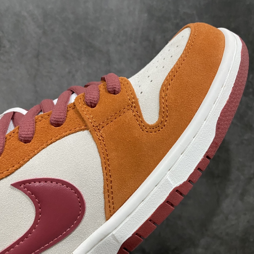 图片[6]-L版Dunk SB棕色红勾BQ6817-202 独家原厂航空铝磨具打磨大底 鞋头坡度极致还原 原盒原配 圈内天花板工艺 原厂冲刀 超高清洁度 全鞋零毛边皮料切割 全套原楦原模倾力打造完美版型 采用原厂百宏鞋带以及原厂百宏织唛舌标 内标可供原厂几率过验 原厂中底布黄色点胶 原厂中底布拉帮走线遵循公司‼️ 尺码：36 36.5 37.5 38 38.5 39 40 40.5 41 42 42.5 43 44 44.5 45 46 47.5-选品中心
