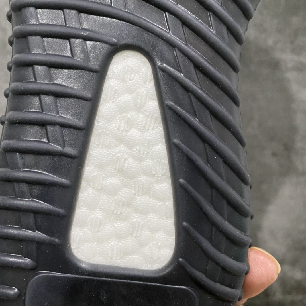 图片[9]-S2版本Yeezy350\’\’Onyx \” 黑鱼丝 HQ4540 巴斯夫原料大底 脚感非常舒适 价格定位十分亲民 可以零售高价的版本 值得推荐 尺码：36 36.5 37 38 38.5 39 40 40.5 41 42 42.5 43 44 44.5 45 46 47 48-选品中心