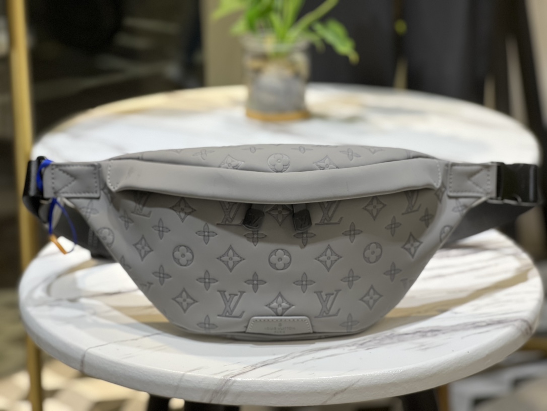 Louis Vuitton LV Discovery Belt Bags & Fanny Packs Grey Cowhide M46108