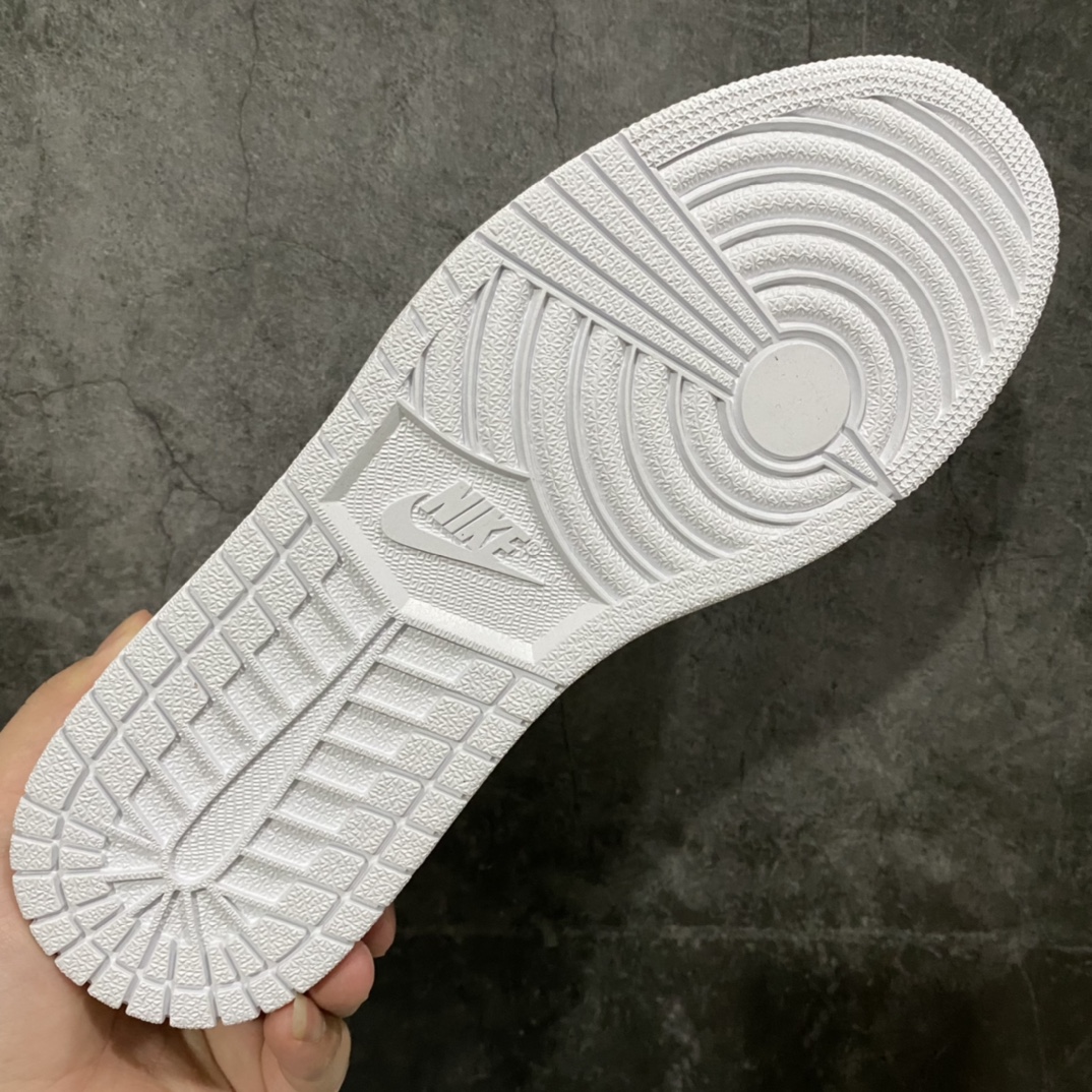 图片[9]-GC(dt)纯原Air Jordan AJ1 Low 低帮 反转白黑熊猫 DC0774-100 市面唯一纯原级别 完美零毛边处理 原厂内置全掌气垫 价格定位良心 几十个配色陆续出 平台专用代工流水线出品 一眼公司既视感 拿到手的一瞬间就与众不同 碾压市面所有版本 认准细节 全部原鞋开发 每一个配色都会采购原鞋确认细节 打破市面看图做货无好货之说 细节精确 所有配色原数据档案开发！ 尺码：35.5 36 36.5 37.5 38 38.5 39 40 40.5 41 42 42.5 43 44 44.5-选品中心